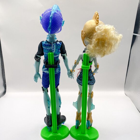 Monster High Wheel Love 2-Pack – Lagoona Blue & Gill Webber – Complete w/ Stands - Picture 6 of 6